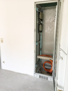 2016-09-22-Maciej-Wyrebek-Mannheim-Ludwigshafen-Bau-De-Bud-PL-Skrzynia-Kable-Apple-Iphone-1200-duża--MaWySte-11