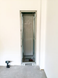 2016-09-22-Maciej-Wyrebek-Mannheim-Ludwigshafen-Bau-De-Bud-PL-Skrzynia-Kable-Apple-Iphone-1200-duża--MaWySte-4