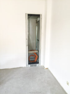 2016-09-22-Maciej-Wyrebek-Mannheim-Ludwigshafen-Bau-De-Bud-PL-Skrzynia-Kable-Apple-Iphone-1200-duża--MaWySte-6